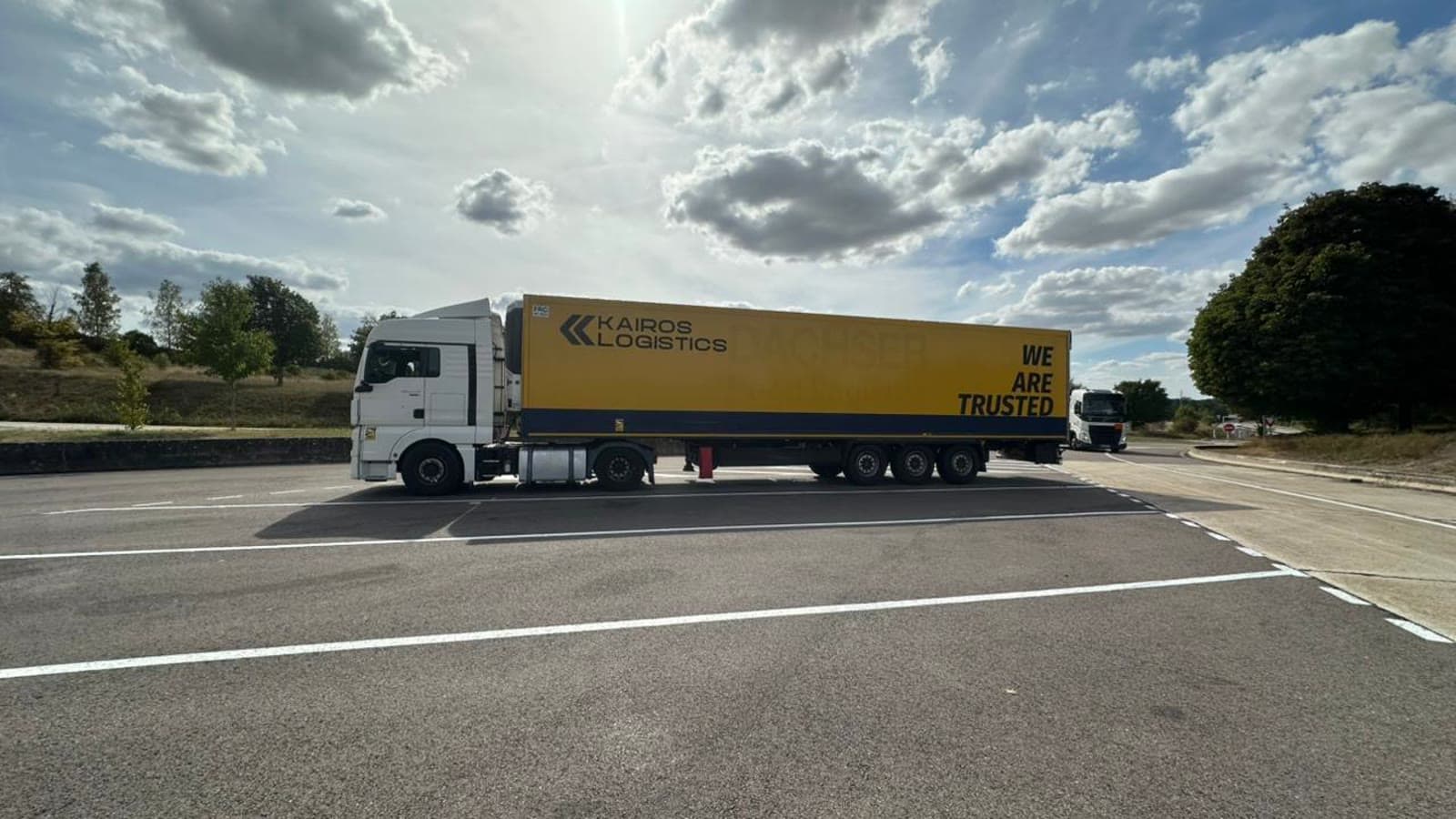 Kairos Logistics fleet truck 4